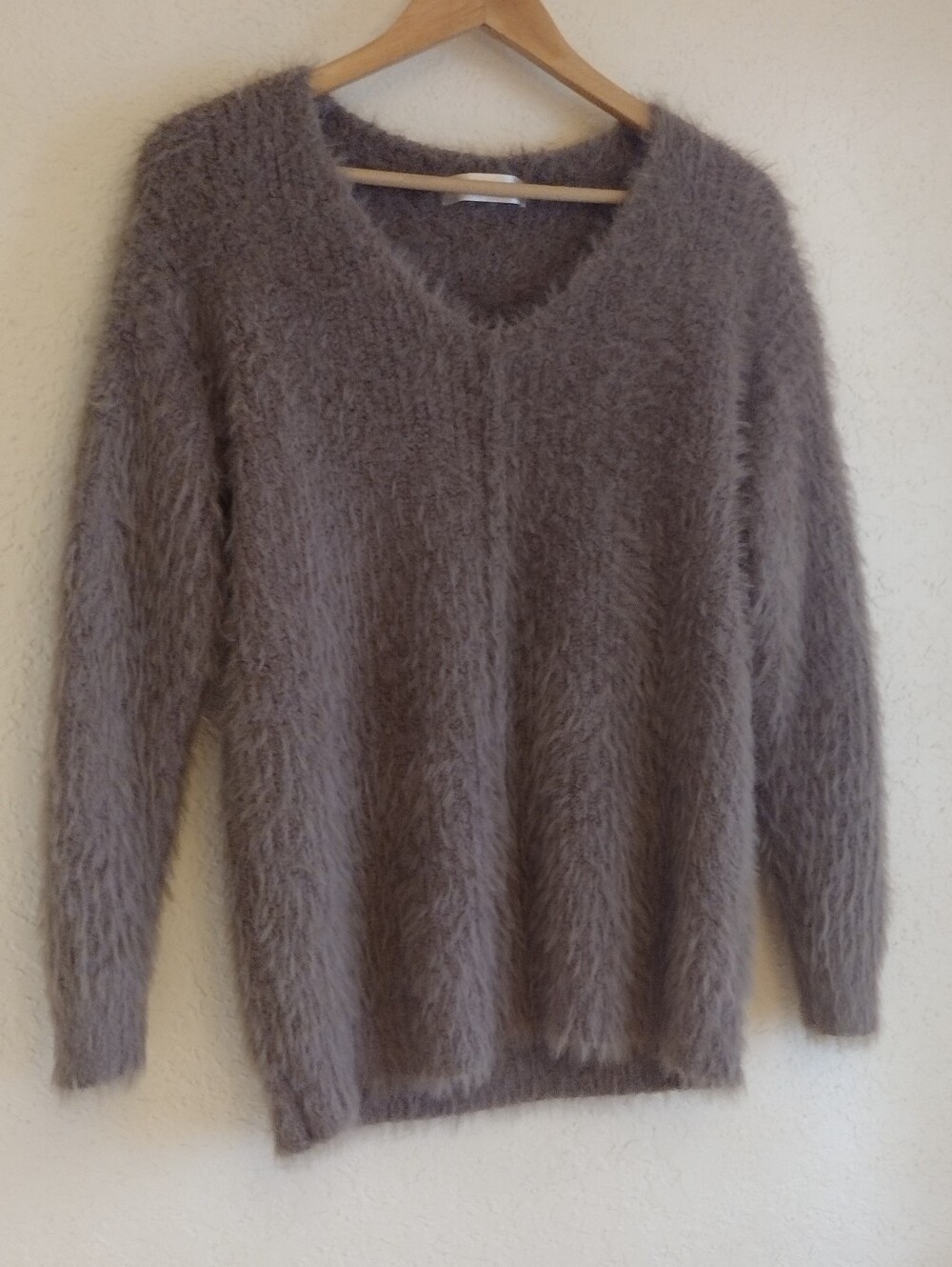 Stanton Fuzzy Eyelash Knit V-Neck Sweater Taupe Gray M/L Cozy Western Boho - Picture 3 of 6